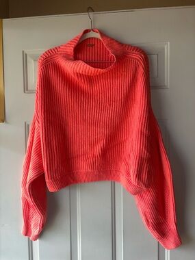 Free People oversize coral cable knit crop sweater size M/L